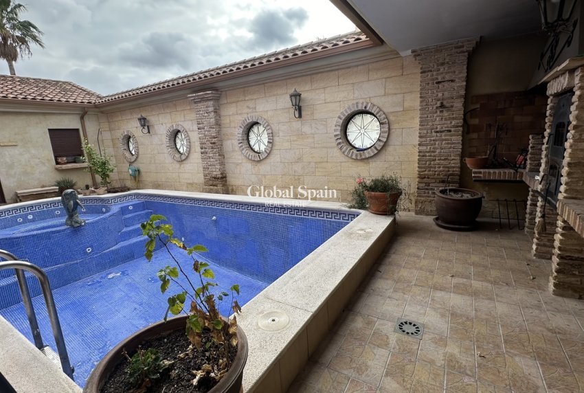 Wederverkoop - VILLA -
SAN MIGUEL DE SALINAS - Inland