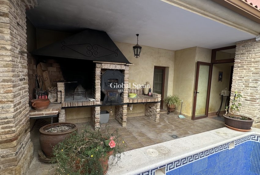 Wederverkoop - VILLA -
SAN MIGUEL DE SALINAS - Inland
