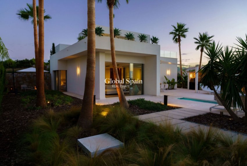 Wederverkoop - VILLA -
SAN MIGUEL DE SALINAS - Inland