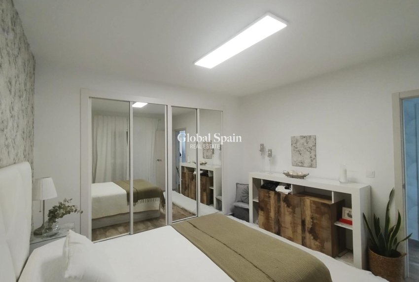 Wederverkoop - VILLA -
SAN MIGUEL DE SALINAS - Inland