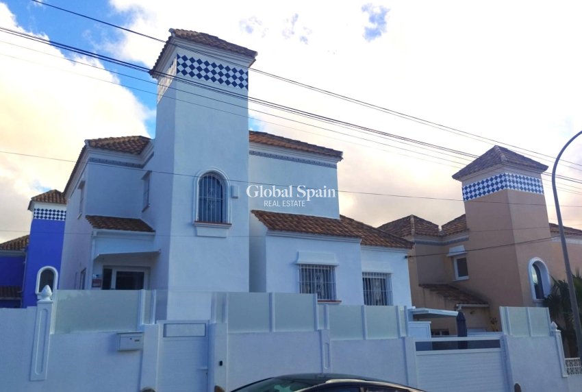 Wederverkoop - VILLA -
SAN MIGUEL DE SALINAS - Inland