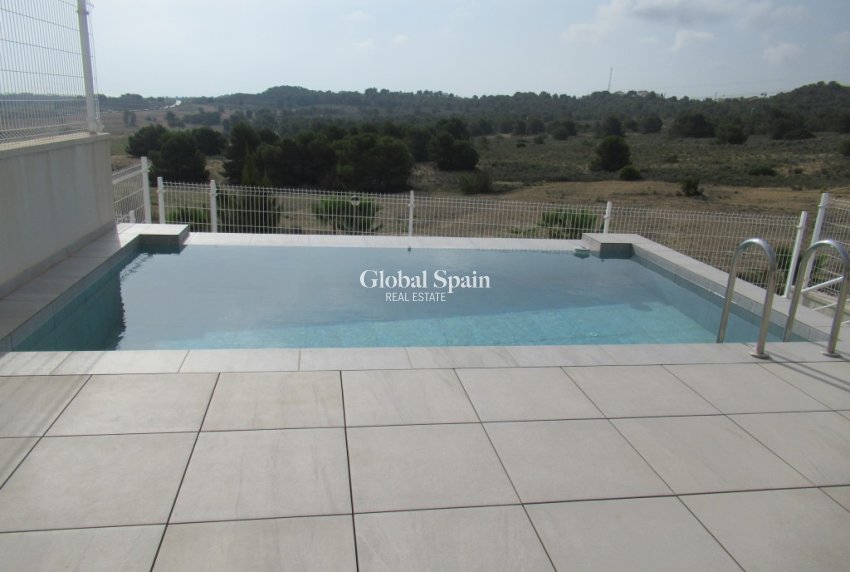 Wederverkoop - VILLA -
SAN MIGUEL DE SALINAS - Inland