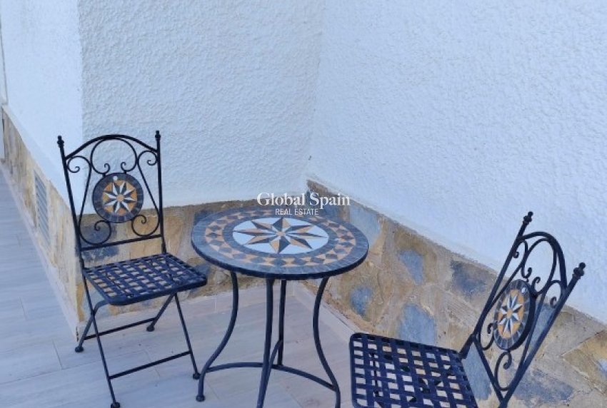 Wederverkoop - VILLA -
SAN MIGUEL DE SALINAS - Inland