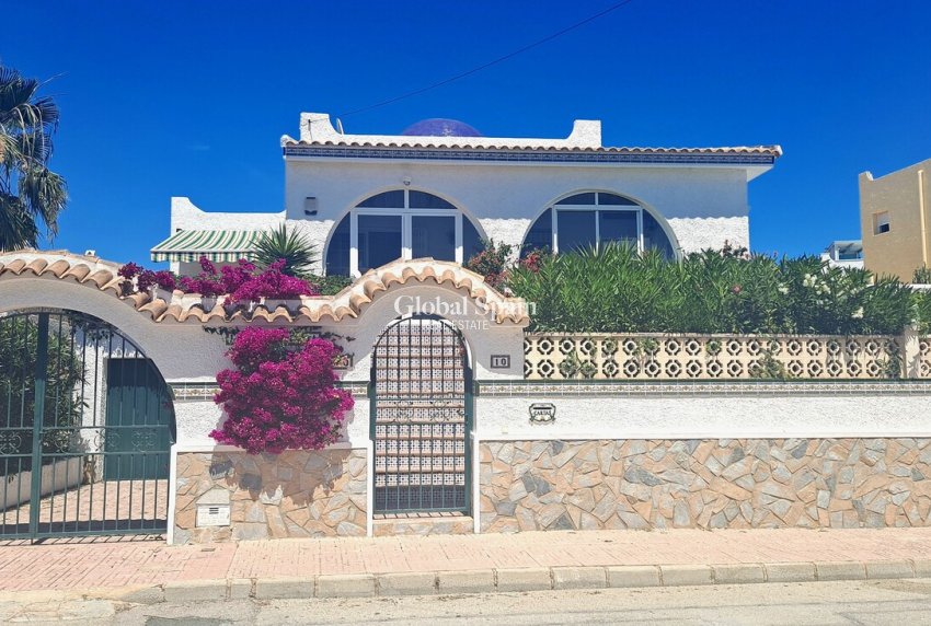 Wederverkoop - VILLA -
SAN MIGUEL DE SALINAS - Inland