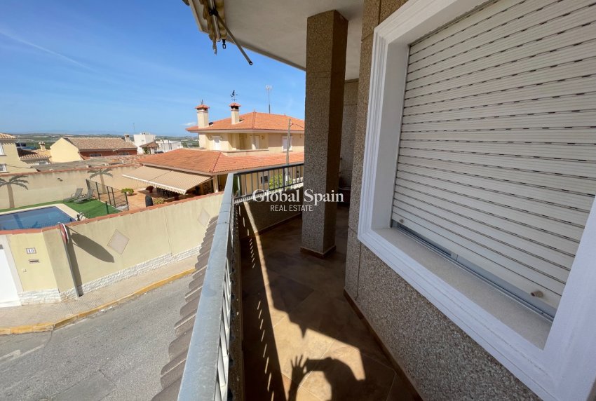 Wederverkoop - VILLA -
SAN MIGUEL DE SALINAS - Inland