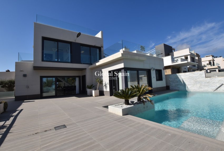 Wederverkoop - VILLA -
SAN MIGUEL DE SALINAS - Inland