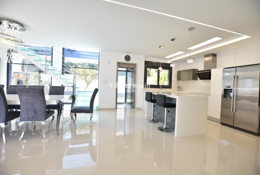 Wederverkoop - VILLA -
SAN MIGUEL DE SALINAS - Inland