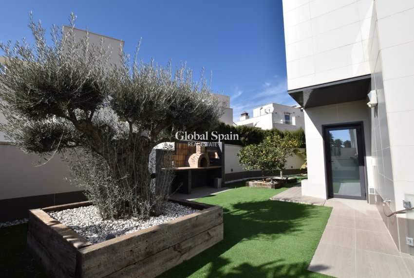 Wederverkoop - VILLA -
SAN MIGUEL DE SALINAS - Inland