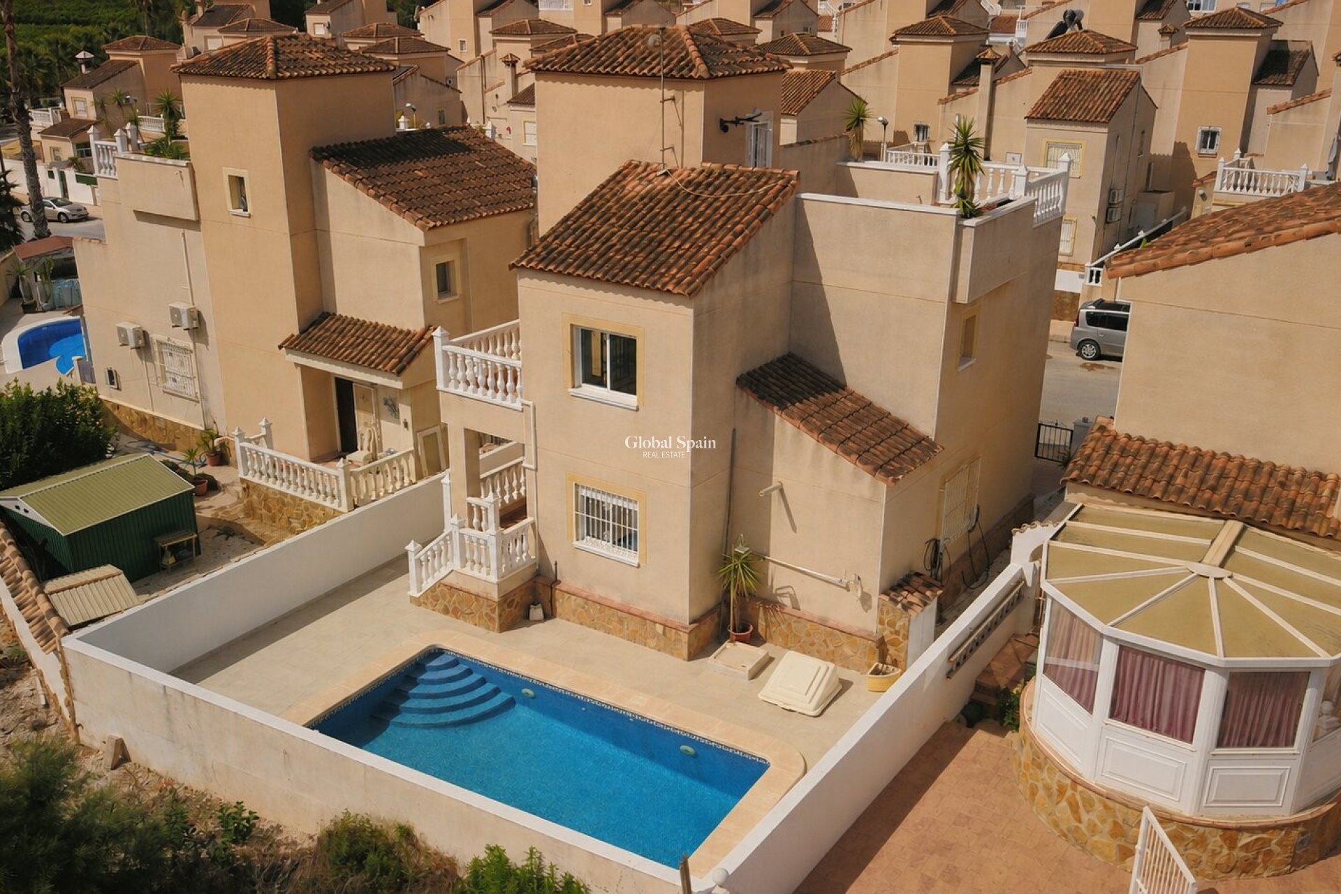 Wederverkoop - VILLA -
San Miguel de Salinas - Lake View Mansions