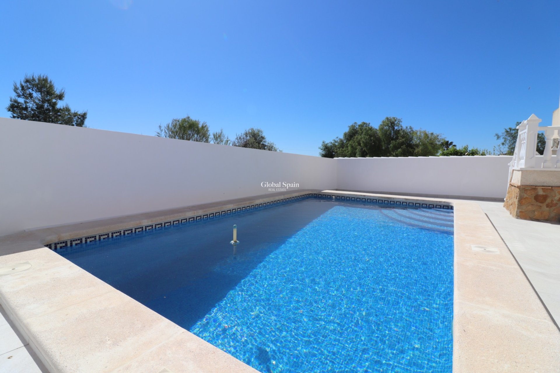 Wederverkoop - VILLA -
San Miguel de Salinas - Lake View Mansions
