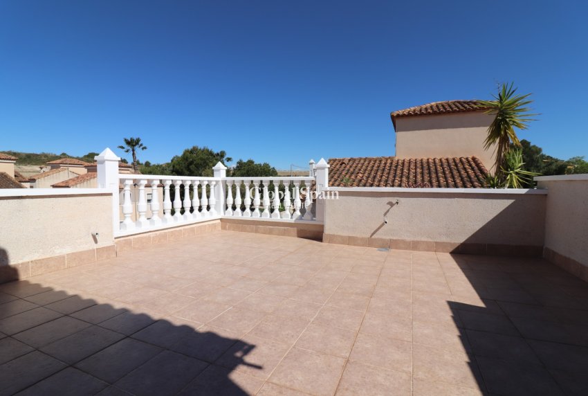 Wederverkoop - VILLA -
San Miguel de Salinas - Lake View Mansions