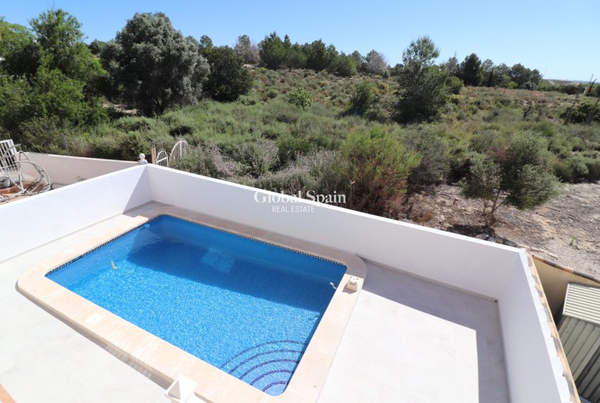 Wederverkoop - VILLA -
San Miguel de Salinas - Lake View Mansions