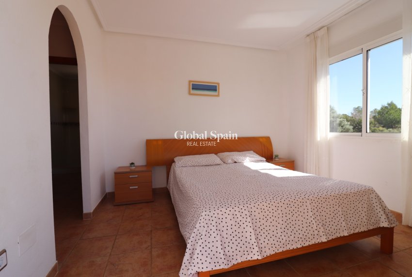 Wederverkoop - VILLA -
San Miguel de Salinas - Lake View Mansions