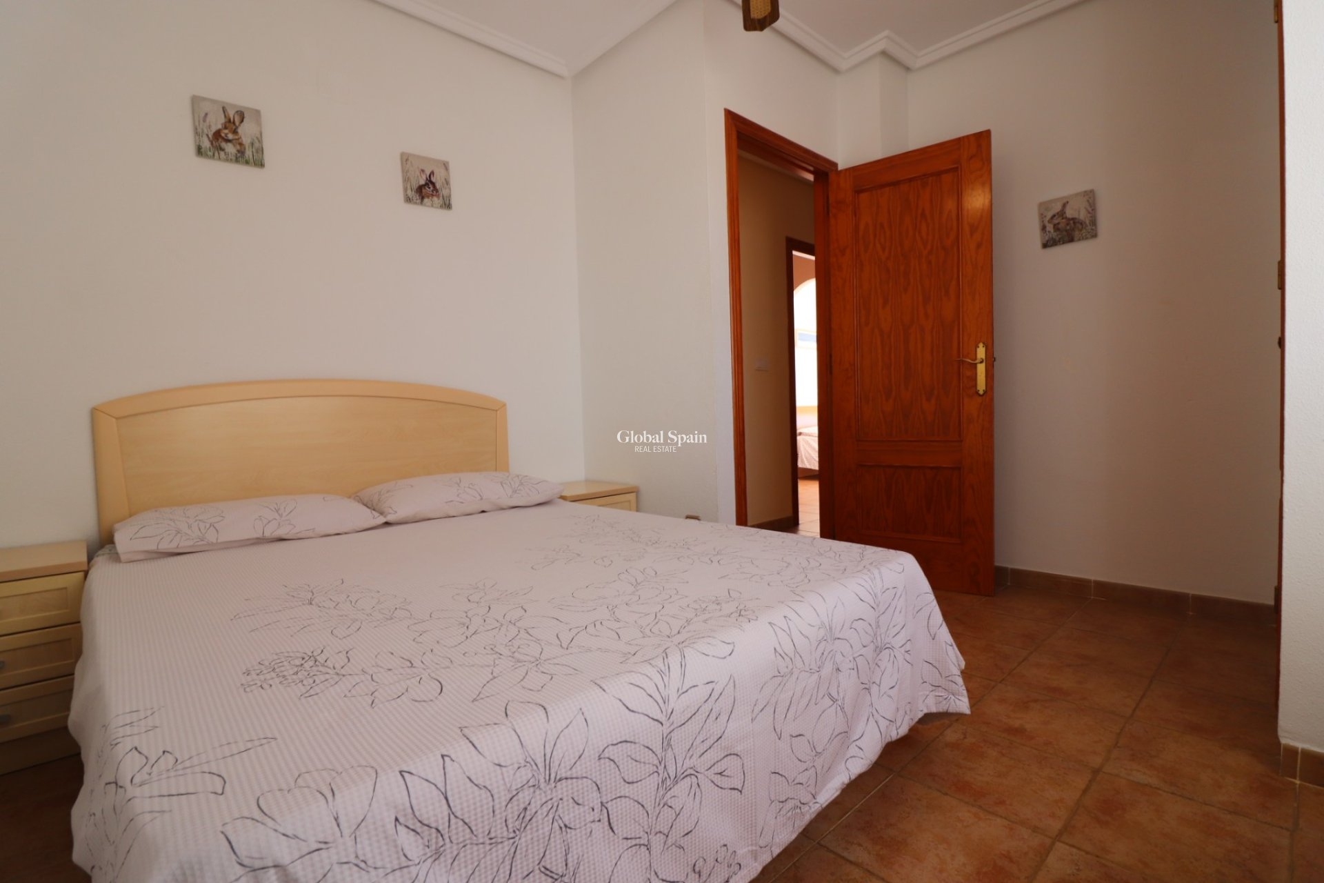 Wederverkoop - VILLA -
San Miguel de Salinas - Lake View Mansions