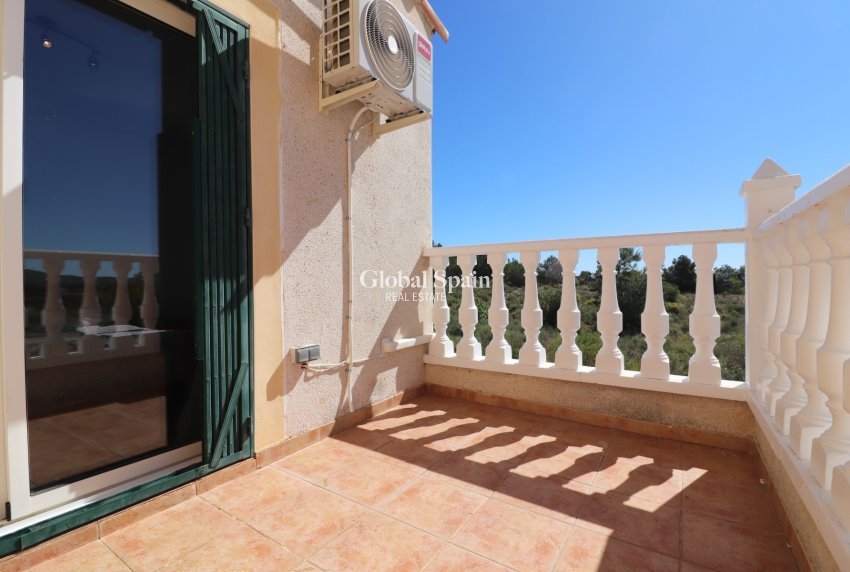 Wederverkoop - VILLA -
San Miguel de Salinas - Lake View Mansions