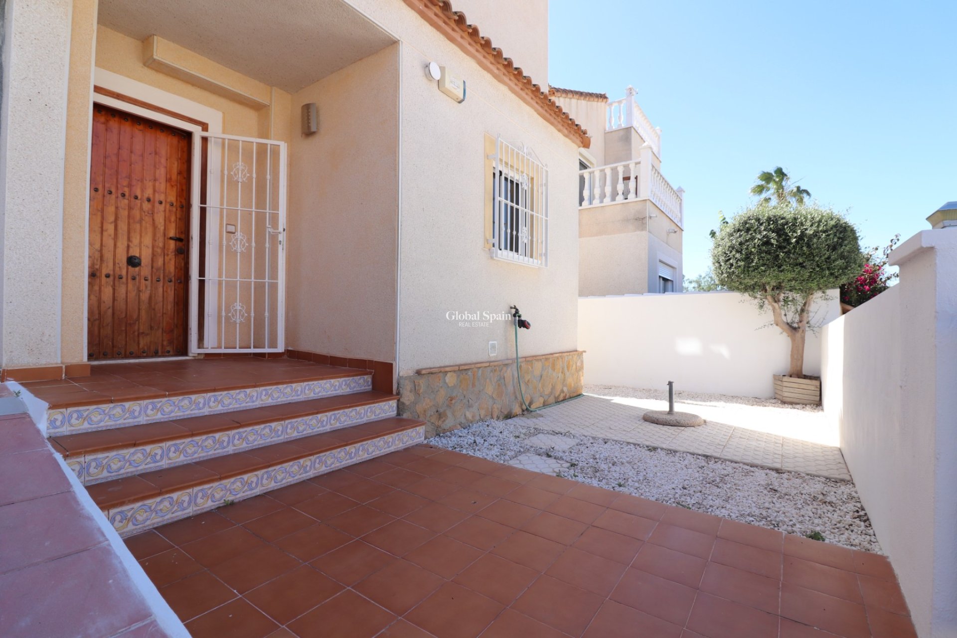 Wederverkoop - VILLA -
San Miguel de Salinas - Lake View Mansions
