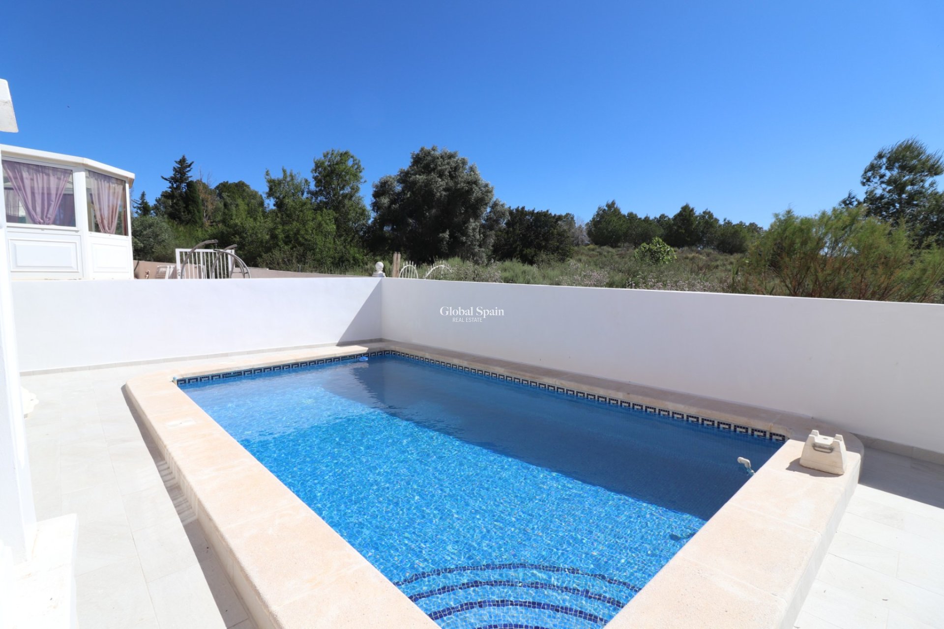 Wederverkoop - VILLA -
San Miguel de Salinas - Lake View Mansions