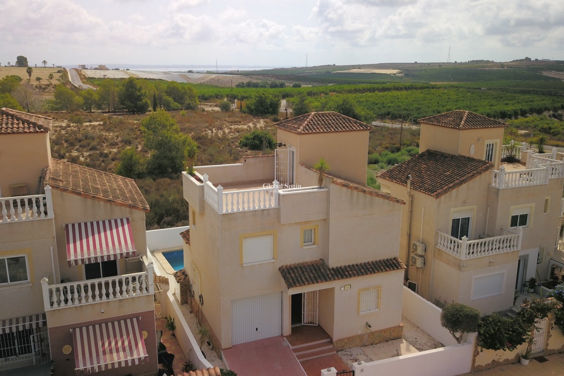 Wederverkoop - VILLA -
San Miguel de Salinas - Lake View Mansions