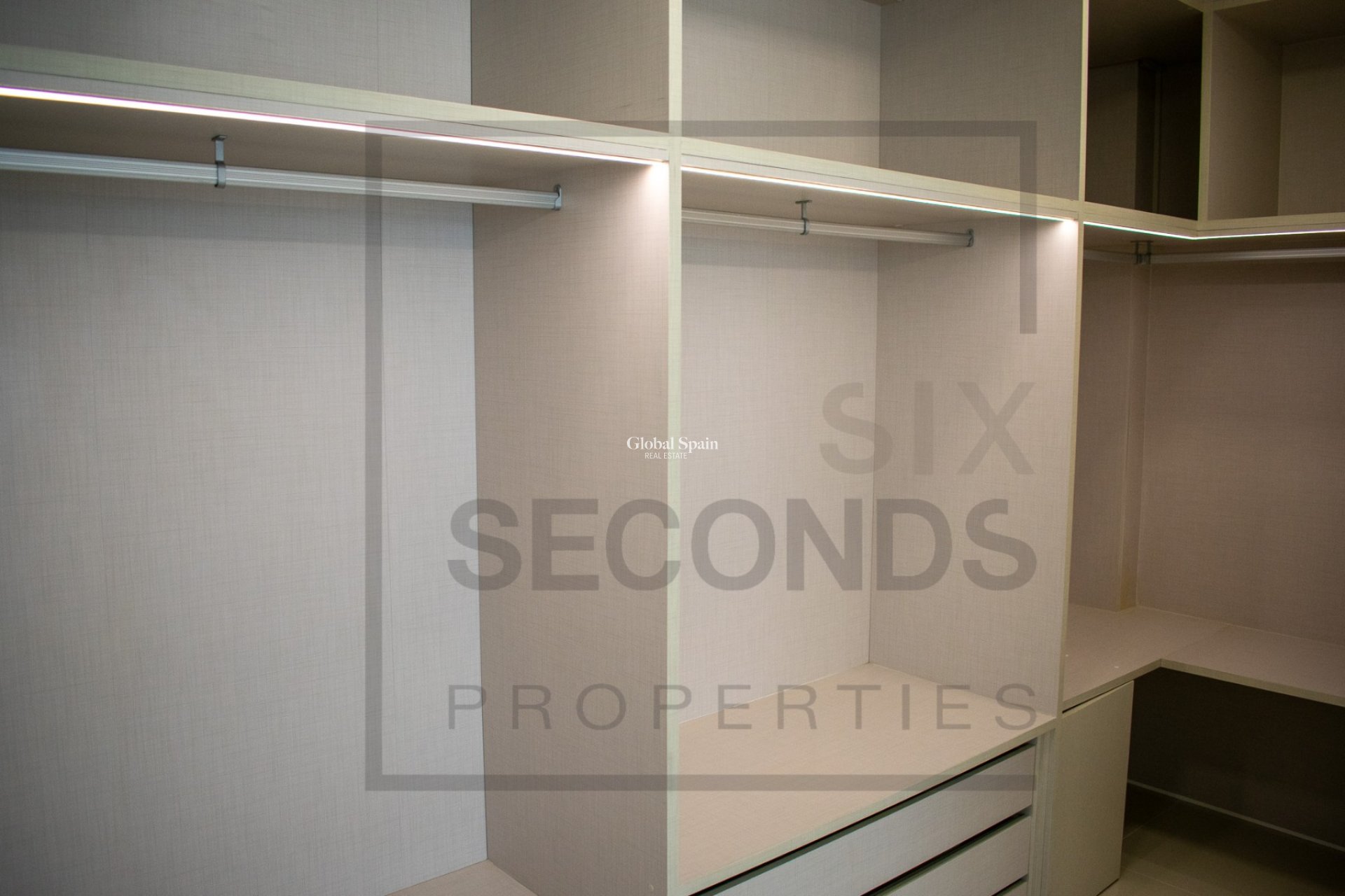 Wederverkoop - VILLA -
SAN MIGUEL DE SALINAS - Urbanizaciones