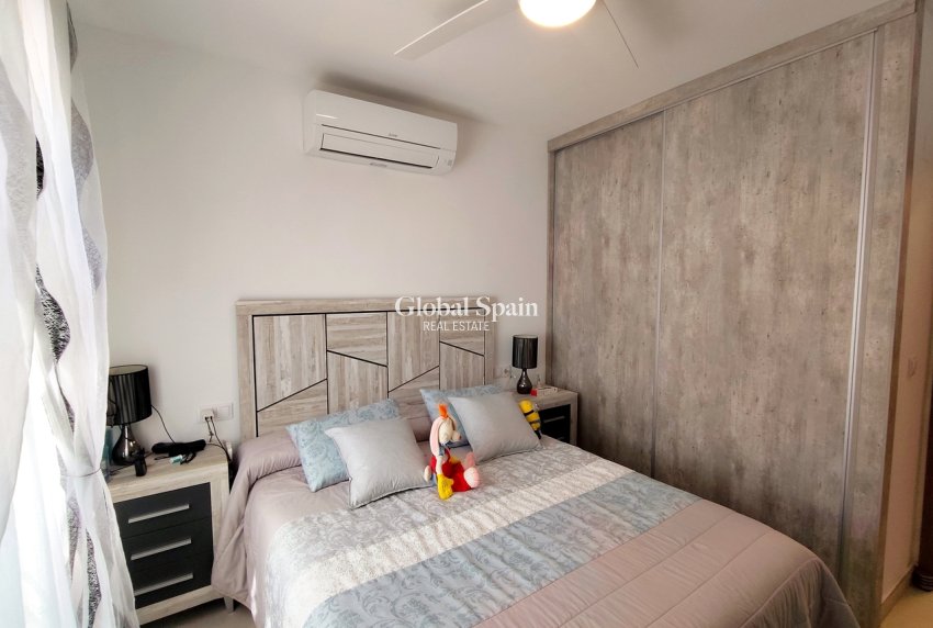 Wederverkoop - VILLA -
San Miguel / Vistabella Golf - Inland