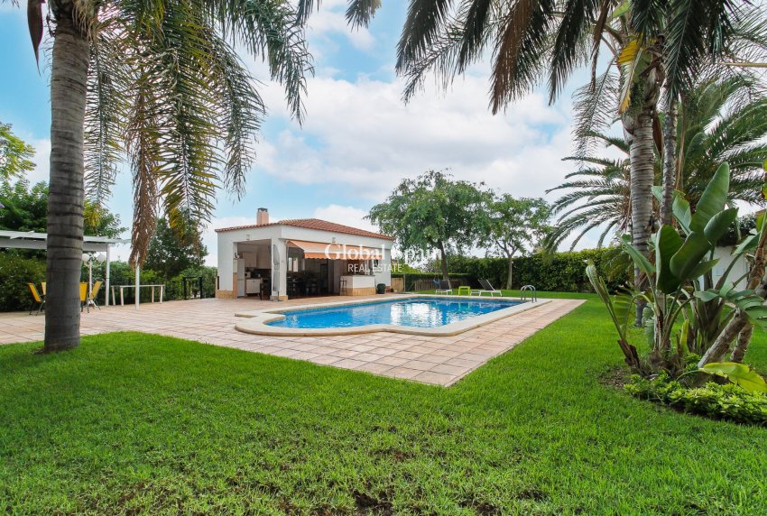 Wederverkoop - VILLA -
San Vicente del Raspeig - Inland