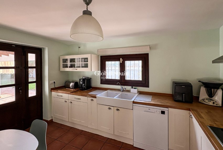 Wederverkoop - VILLA -
SANTA POLA - El Poble Llevanti