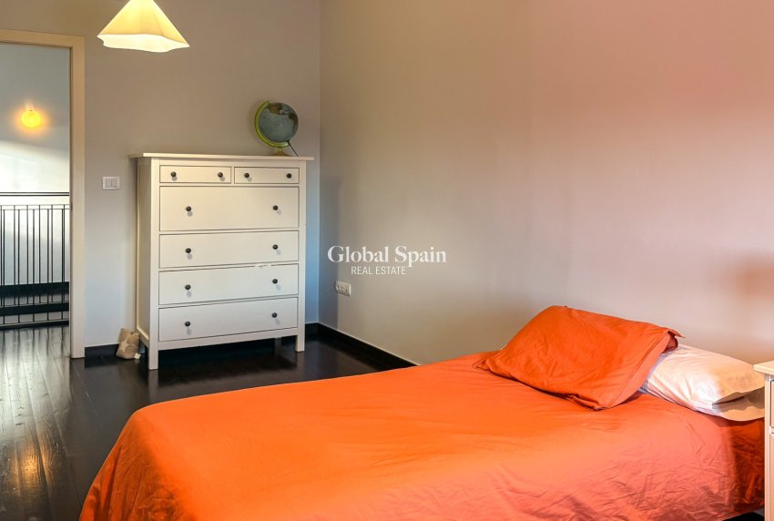 Wederverkoop - VILLA -
SANTA POLA - El Poble Llevanti