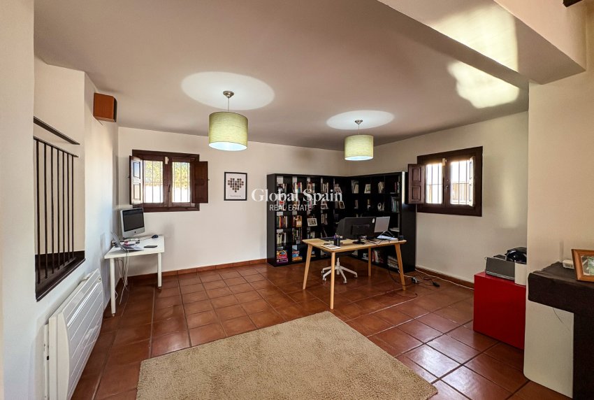 Wederverkoop - VILLA -
SANTA POLA - El Poble Llevanti