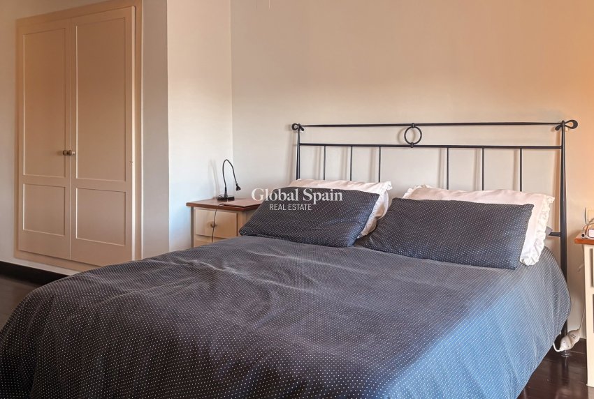 Wederverkoop - VILLA -
SANTA POLA - El Poble Llevanti
