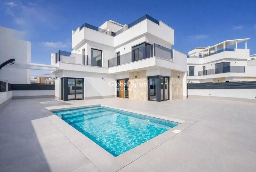Wederverkoop - VILLA -
SANTA ROSALÍA - Torre Pacheco