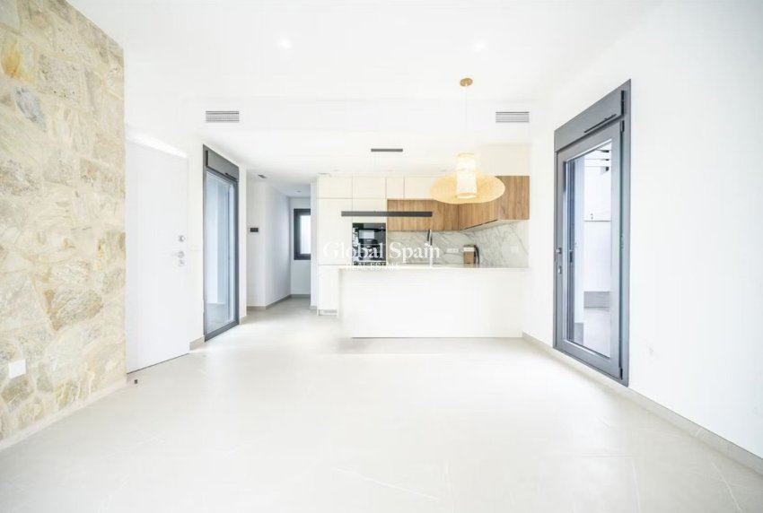 Wederverkoop - VILLA -
SANTA ROSALÍA - Torre Pacheco