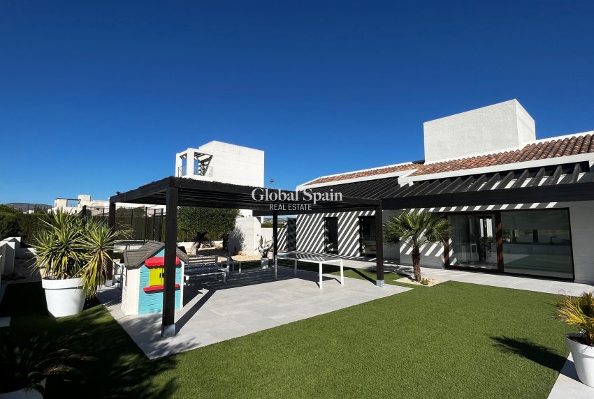 Wederverkoop - VILLA -
SUCINA - Inland