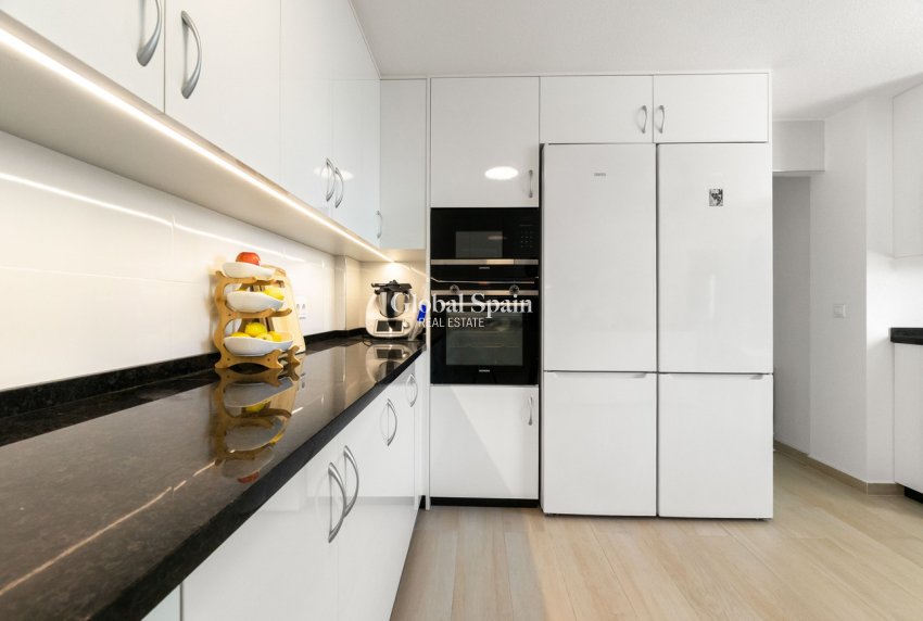 Wederverkoop - VILLA -
TORRE DE LA HORADADA - Costa Blanca