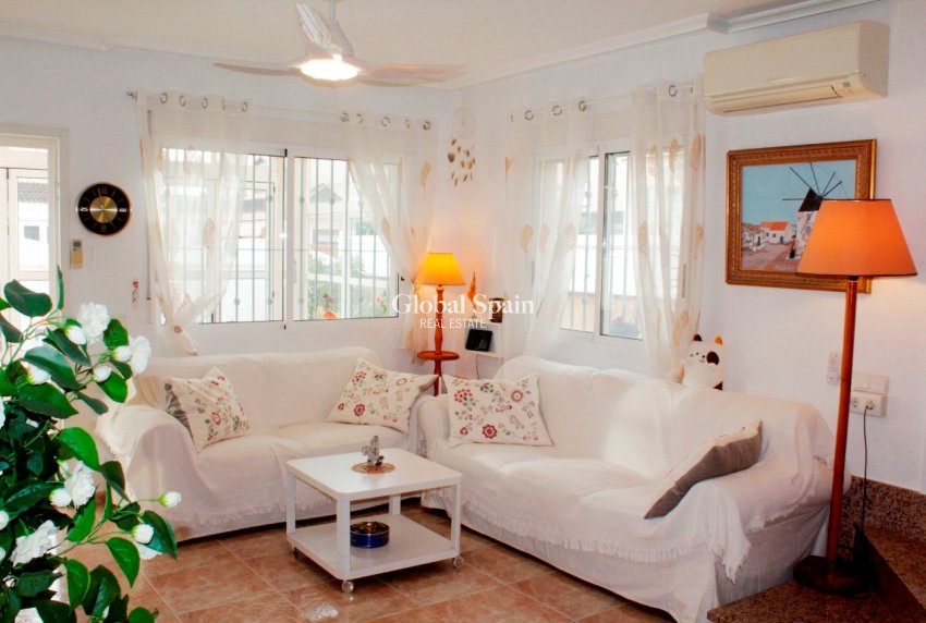 Wederverkoop - VILLA -
TORRE DE LA HORADADA - Costa Blanca