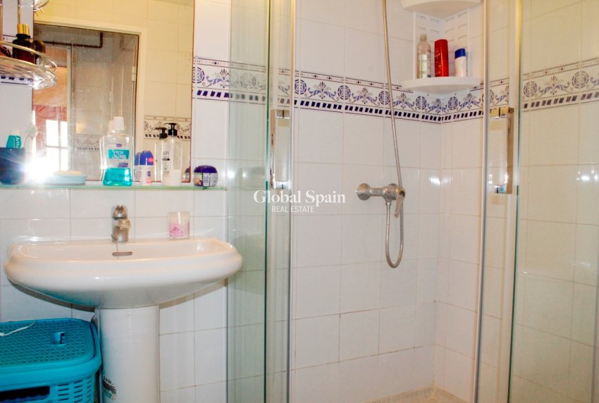 Wederverkoop - VILLA -
TORRE DE LA HORADADA - Costa Blanca