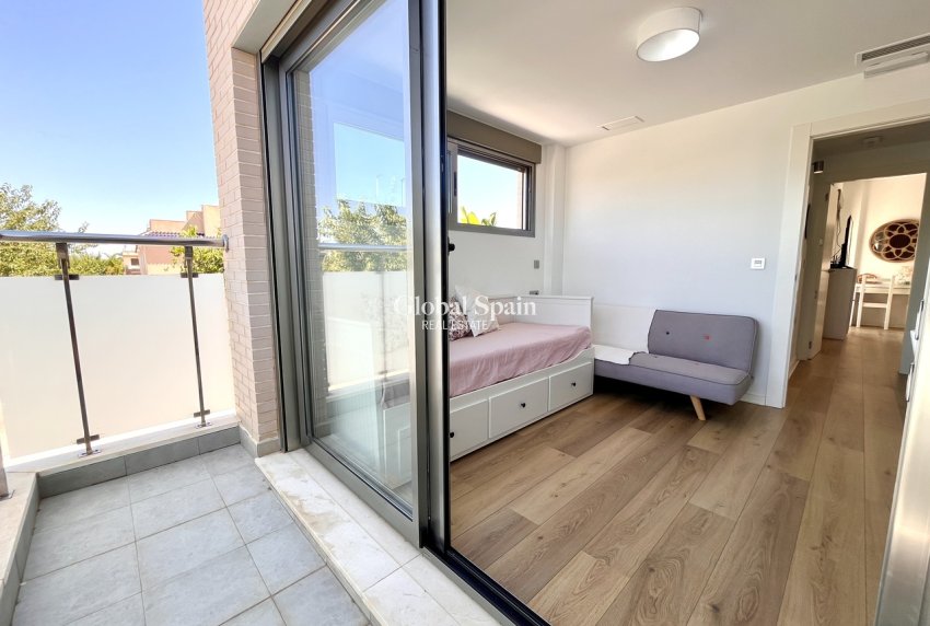 Wederverkoop - VILLA -
TORRE DE LA HORADADA - Costa Blanca