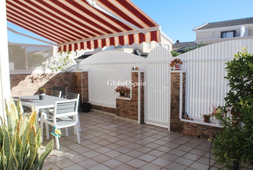 Wederverkoop - VILLA -
TORRE DE LA HORADADA - Costa Blanca