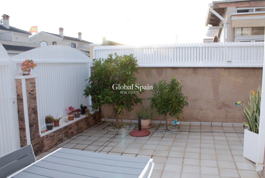 Wederverkoop - VILLA -
TORRE DE LA HORADADA - Costa Blanca