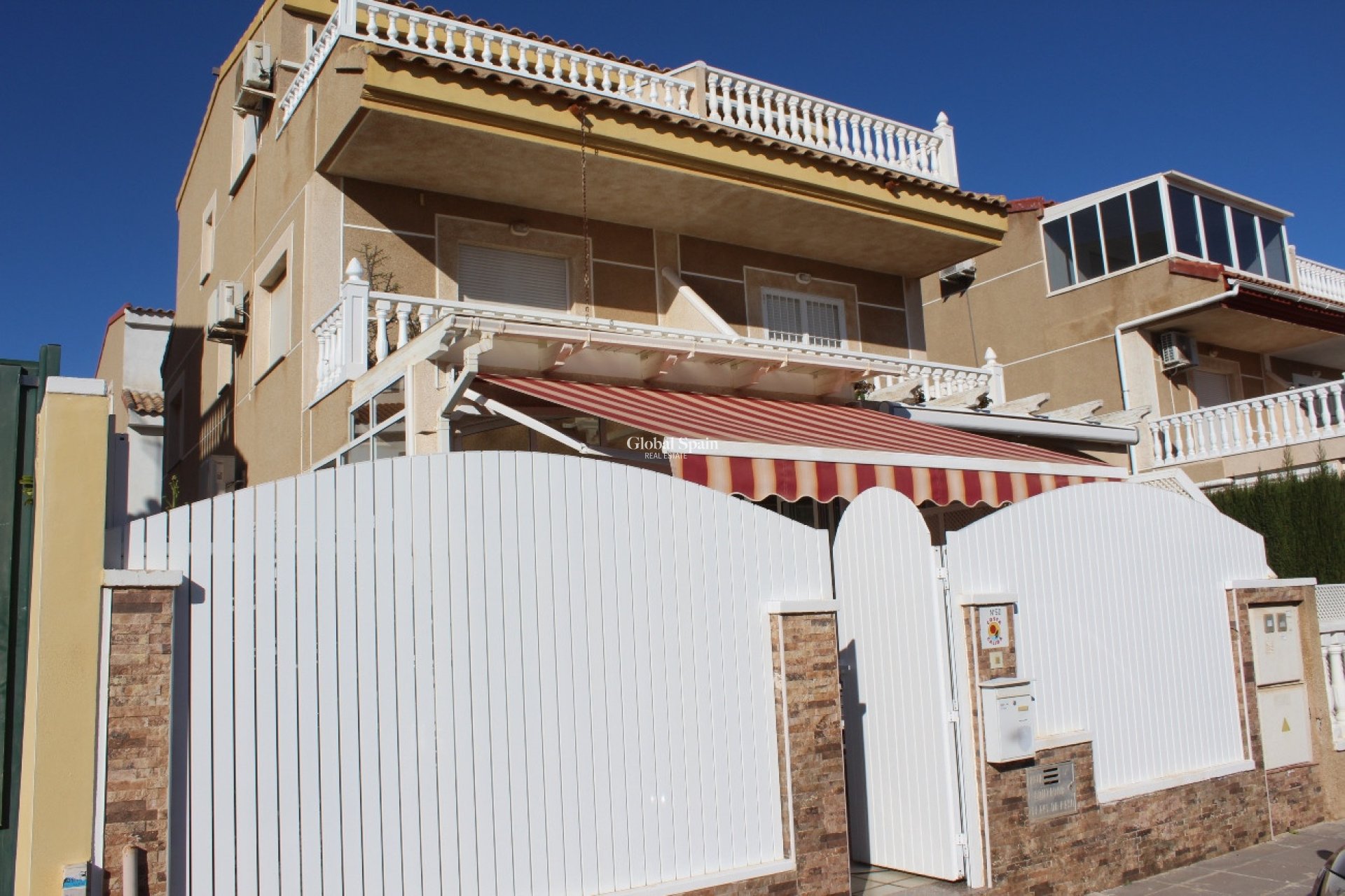 Wederverkoop - VILLA -
TORRE DE LA HORADADA - Costa Blanca
