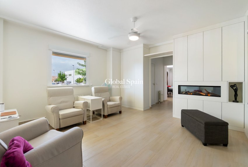 Wederverkoop - VILLA -
TORRE DE LA HORADADA - Costa Blanca