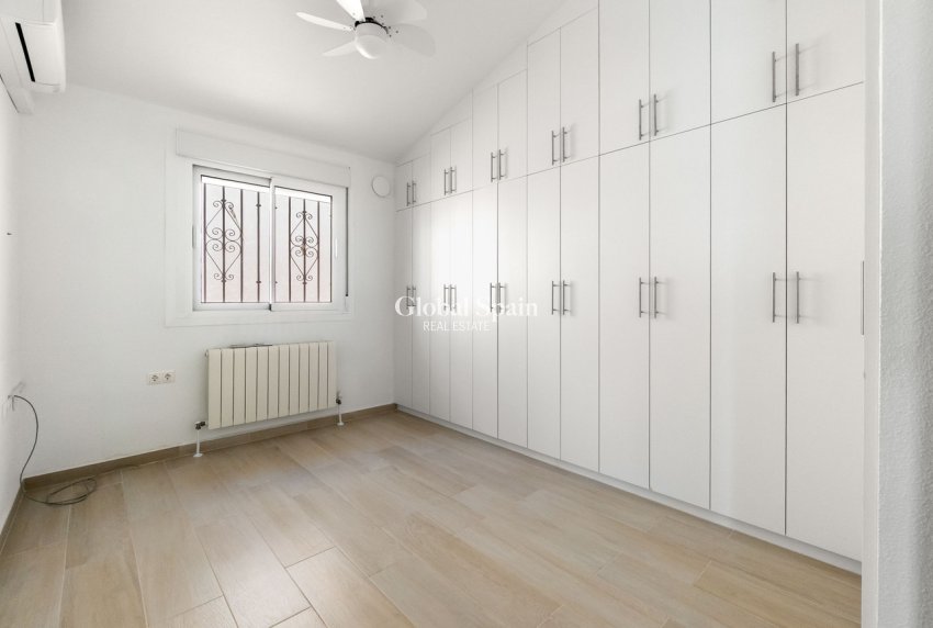 Wederverkoop - VILLA -
TORRE DE LA HORADADA - Costa Blanca