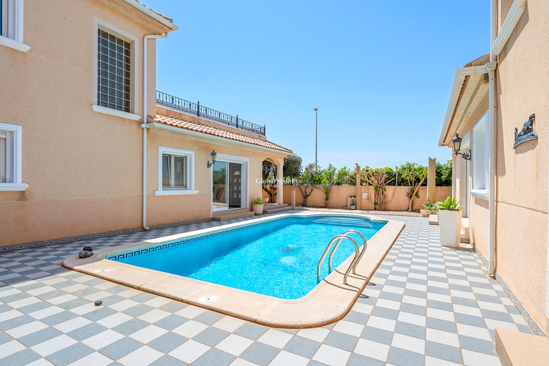 Wederverkoop - VILLA -
TORRE DE LA HORADADA - Costa Blanca
