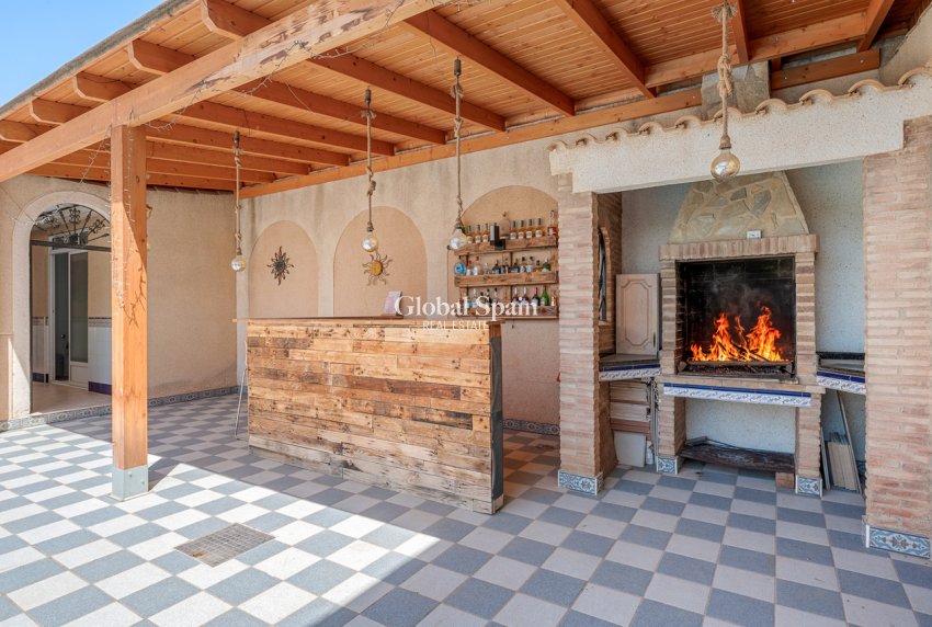 Wederverkoop - VILLA -
TORRE DE LA HORADADA - Costa Blanca