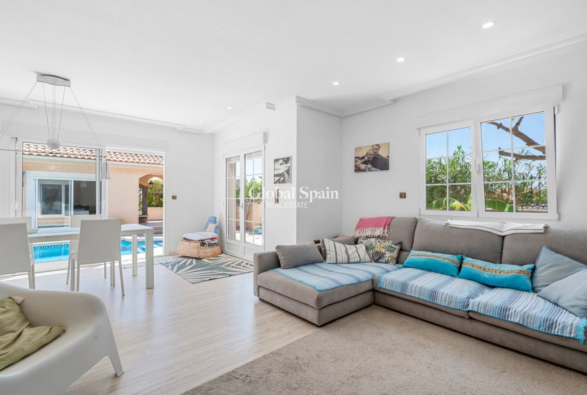 Wederverkoop - VILLA -
TORRE DE LA HORADADA - Costa Blanca