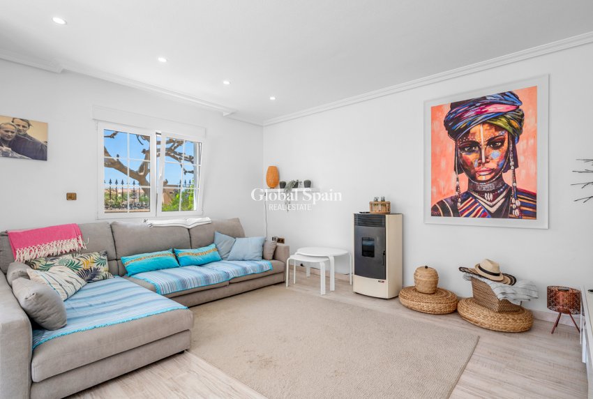 Wederverkoop - VILLA -
TORRE DE LA HORADADA - Costa Blanca