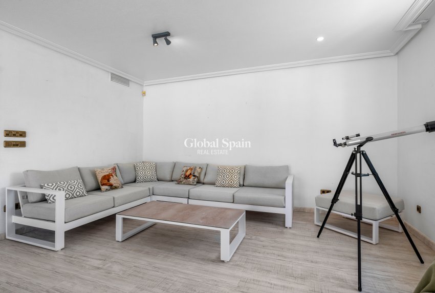 Wederverkoop - VILLA -
TORRE DE LA HORADADA - Costa Blanca