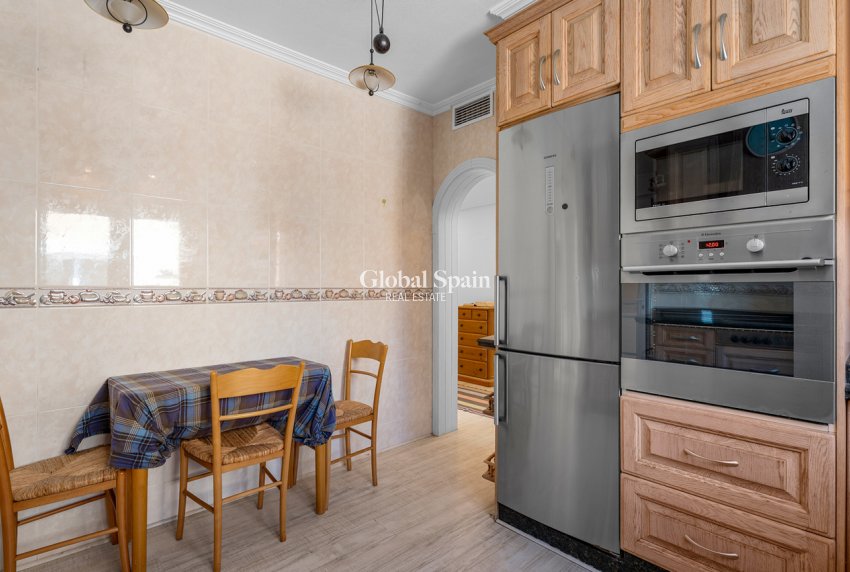 Wederverkoop - VILLA -
TORRE DE LA HORADADA - Costa Blanca