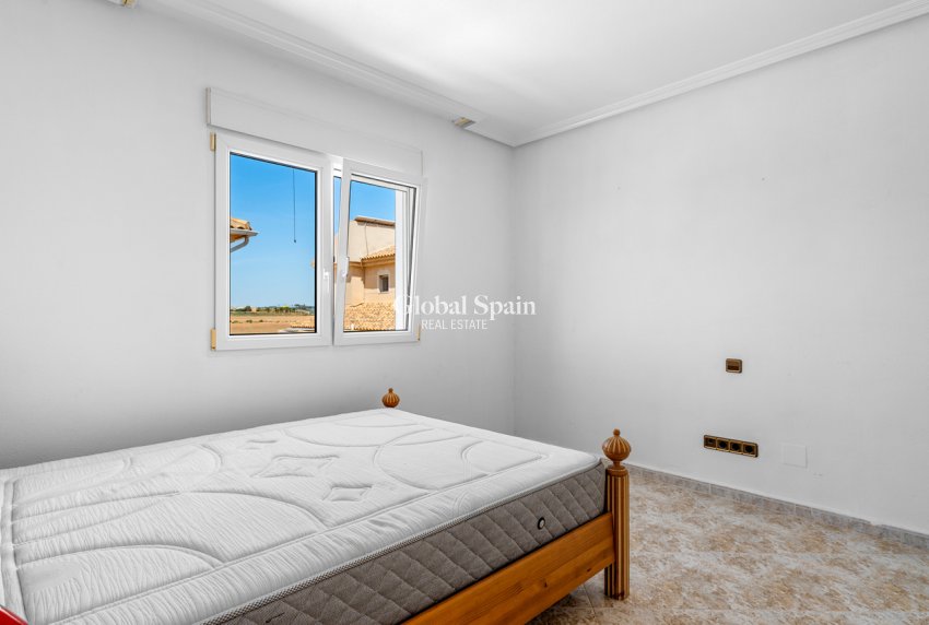 Wederverkoop - VILLA -
TORRE DE LA HORADADA - Costa Blanca