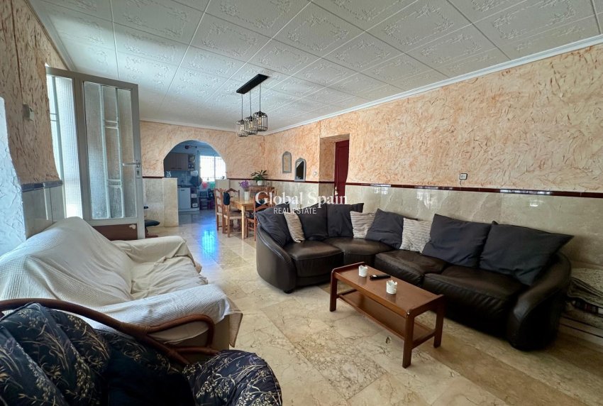 Wederverkoop - VILLA -
TORRE DEL RICO - Inland