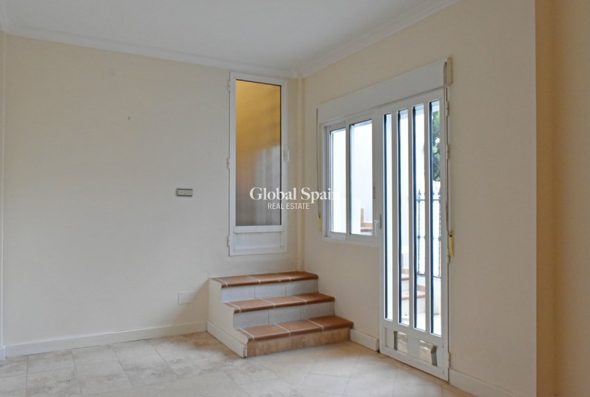 Wederverkoop - VILLA -
TORREMENDO - Costa Blanca